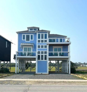 Holden Beach House Second Row with surround views!